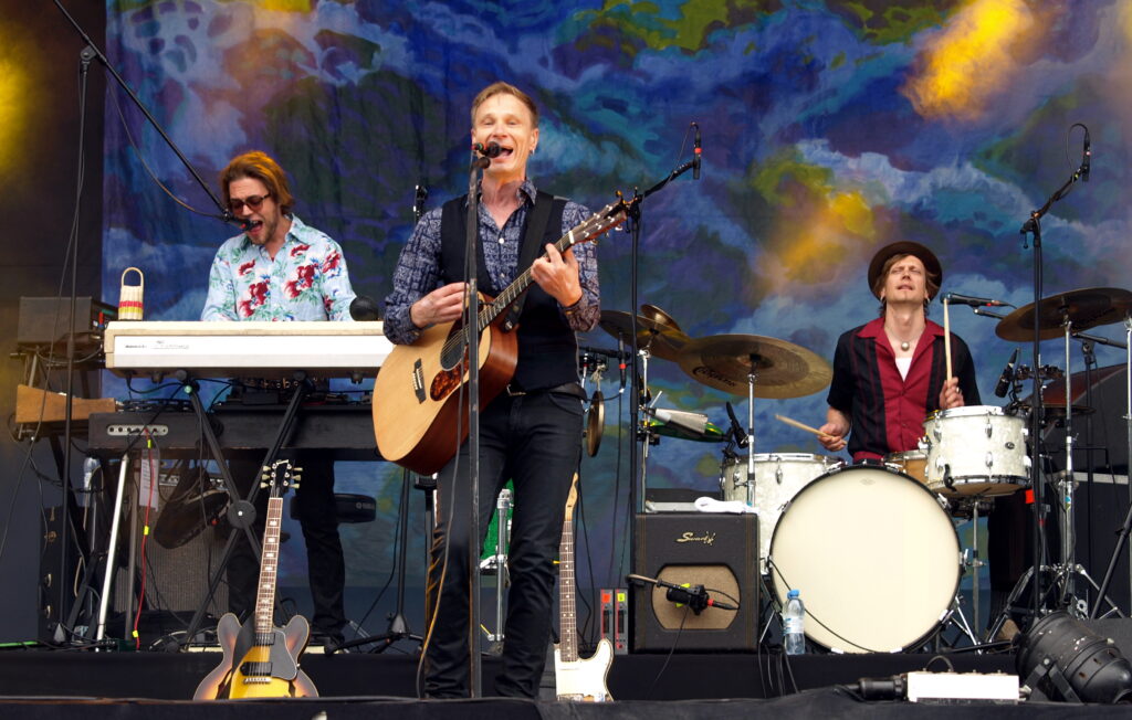 Ismo Alanko yhtyeineen